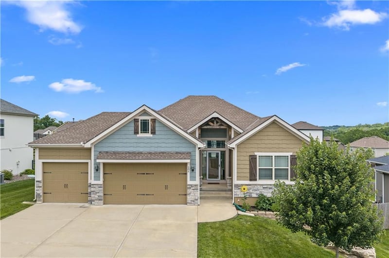 204 Woodland Ave, Lone Jack, MO 64070