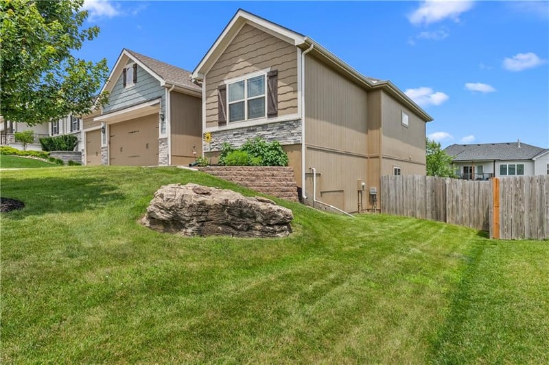 204 Woodland Ave, Lone Jack, MO 64070