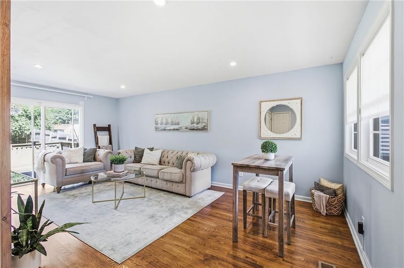 8920 Oak St, Kansas City, MO 64114