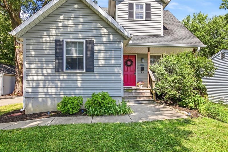 8920 Oak St, Kansas City, MO 64114
