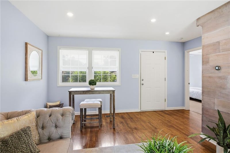 8920 Oak St, Kansas City, MO 64114