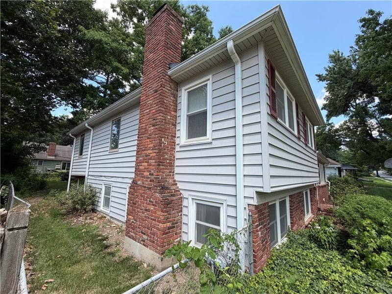 9624 Woodson Dr, Overland Park, KS 66207