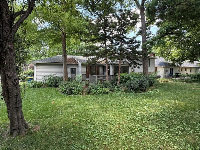9624 Woodson Dr, Overland Park, KS 66207