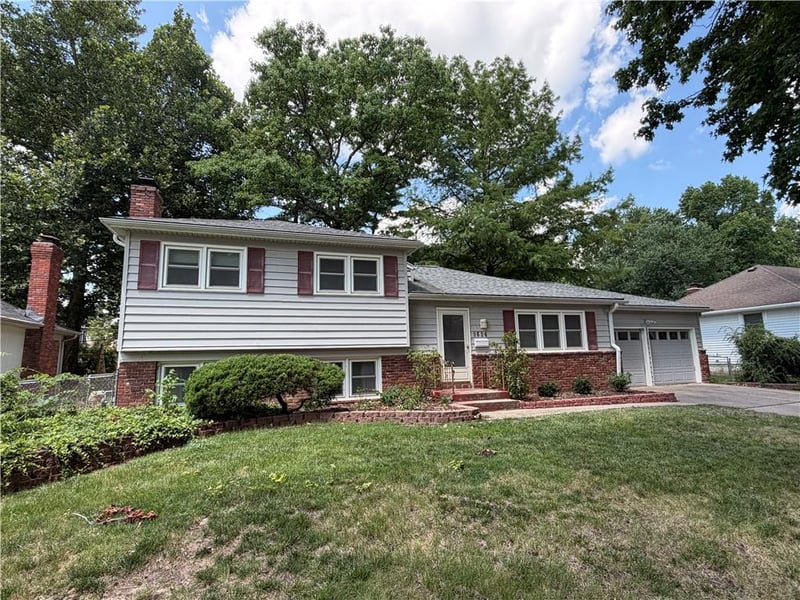 9624 Woodson Dr, Overland Park, KS 66207