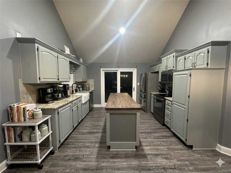 908 15th St, Lee's Summit, MO 64081