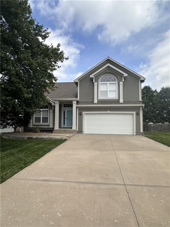 908 15th St, Lee's Summit, MO 64081