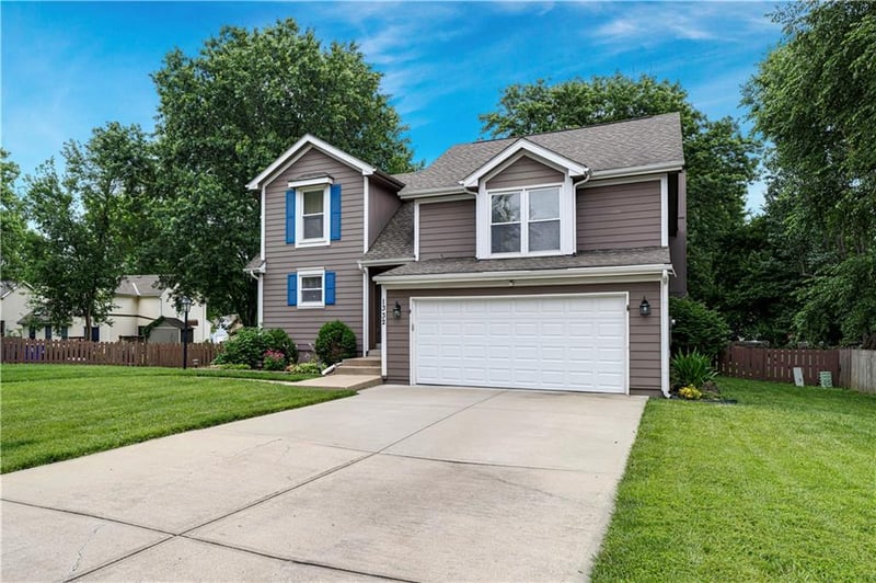 1332 154th St, Olathe, KS 66062