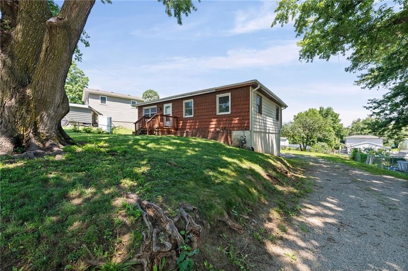 4123 Preston Dr, St Joseph, MO 64503