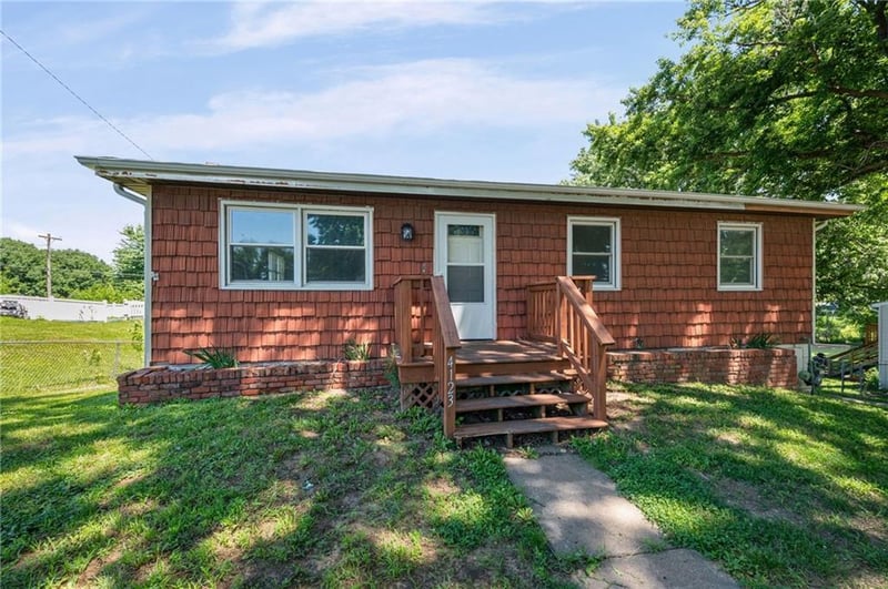 4123 Preston Dr, St Joseph, MO 64503