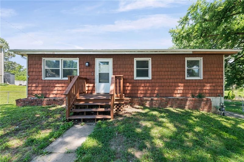 4123 Preston Dr, St Joseph, MO 64503