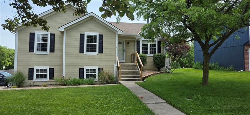 11131 Lewis Ave, Kansas City, MO 64157