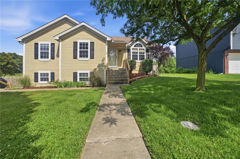 11131 Lewis Ave, Kansas City, MO 64157