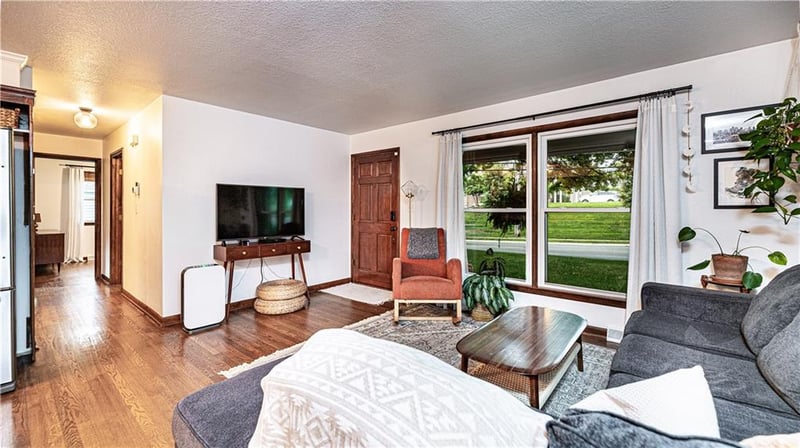 608 O'brien Rd, Lee's Summit, MO 64063