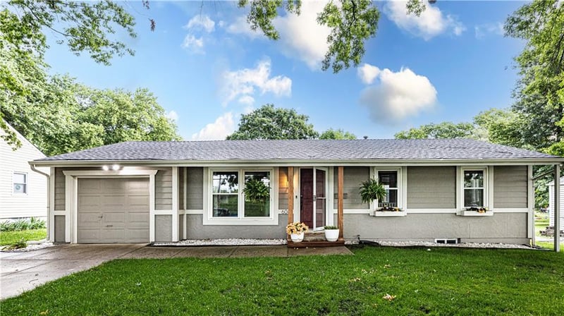 608 O'brien Rd, Lee's Summit, MO 64063