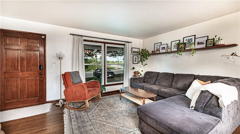 608 O'brien Rd, Lee's Summit, MO 64063