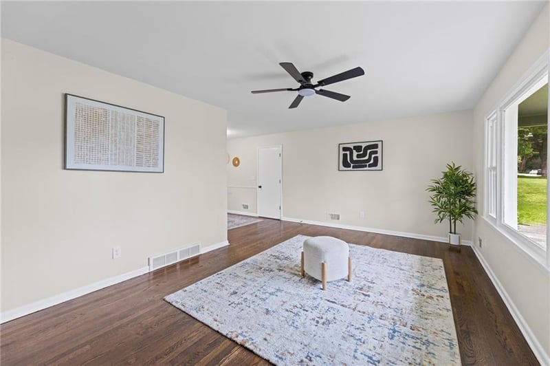 1610 Trail Ridge Dr, Independence, MO 64050