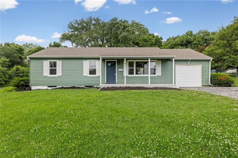1610 Trail Ridge Dr, Independence, MO 64050