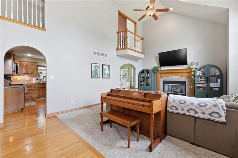 1425 SW 44th St, Lee's Summit, MO 64082