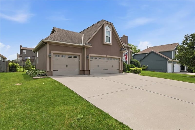 1425 SW 44th St, Lee's Summit, MO 64082