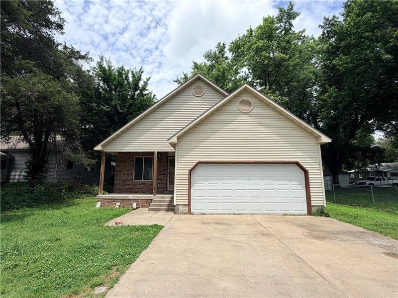 98 Leighton St, Frontenac, KS 66763