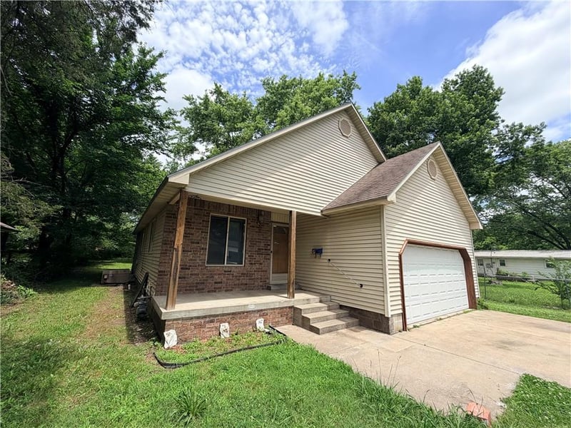 98 Leighton St, Frontenac, KS 66763