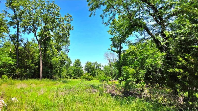 1 Shady Hollow Dr, Linn Valley, KS 66040
