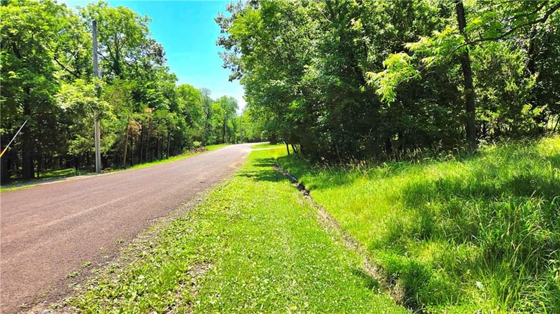 1 Shady Hollow Dr, Linn Valley, KS 66040