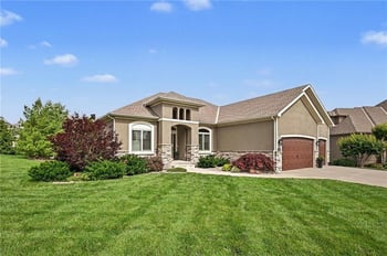 2910 NE 102nd Ter, Kansas City, MO 64155