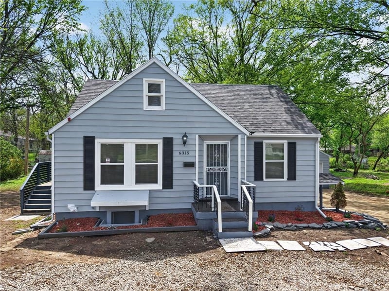 6315 Red Bridge Rd, Kansas City, MO 64134