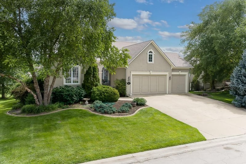 14101 Wingfoot Ct, Basehor, KS 66007