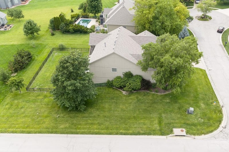 14101 Wingfoot Ct, Basehor, KS 66007
