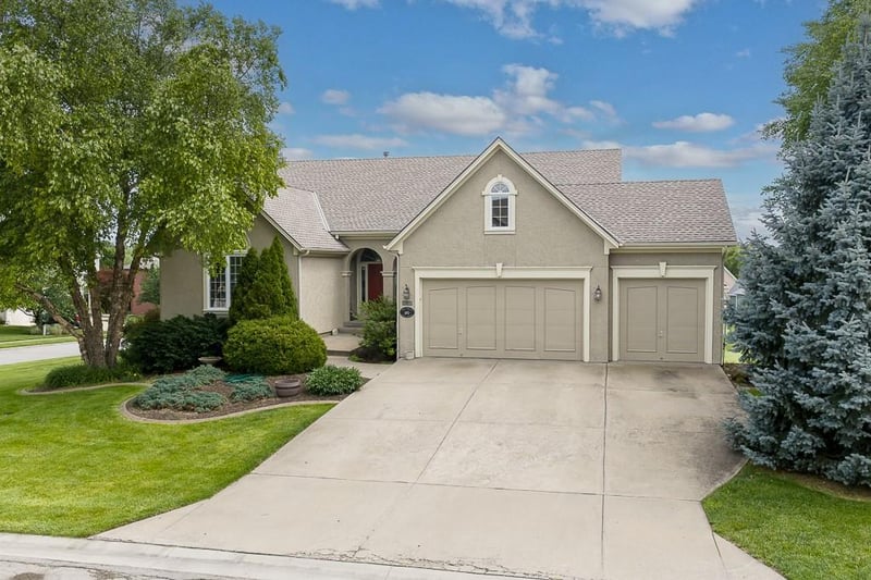 14101 Wingfoot Ct, Basehor, KS 66007