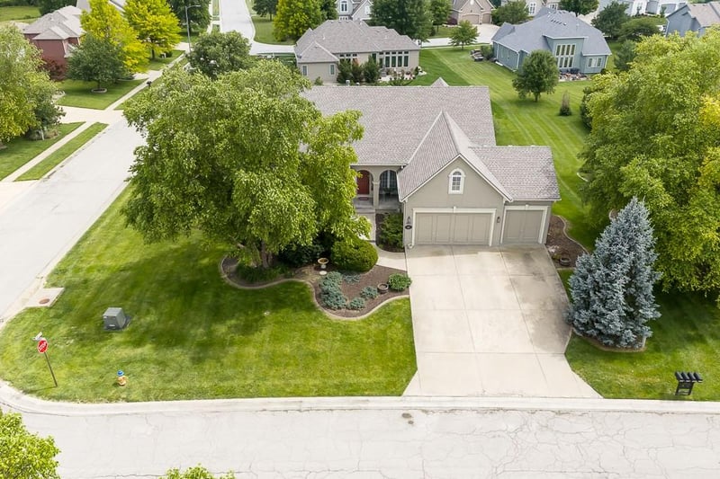 14101 Wingfoot Ct, Basehor, KS 66007