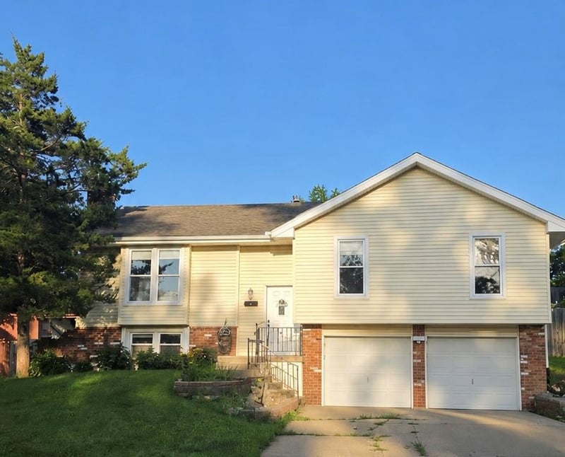 8031 Garfield St, Kansas City, MO 64118