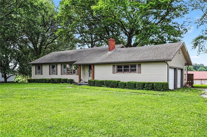 7503 Harry S Truman Rd, Grandview, MO 64030