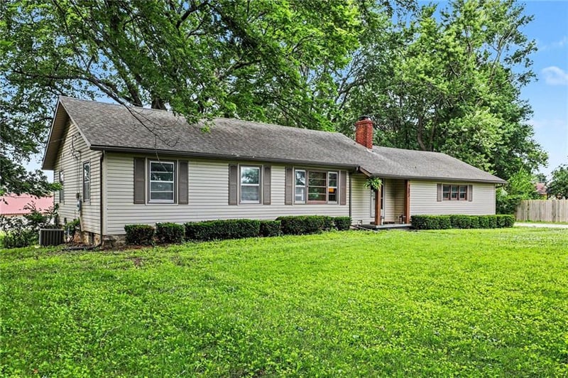 7503 Harry S Truman Rd, Grandview, MO 64030