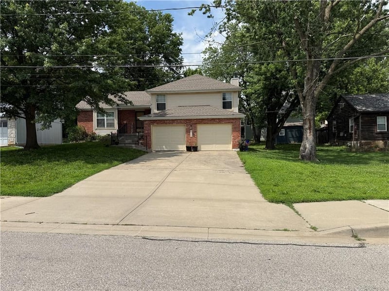 9908 51st St, Merriam, KS 66203