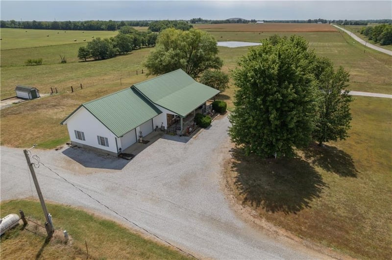 674 V Hw, Lamar, MO 64759