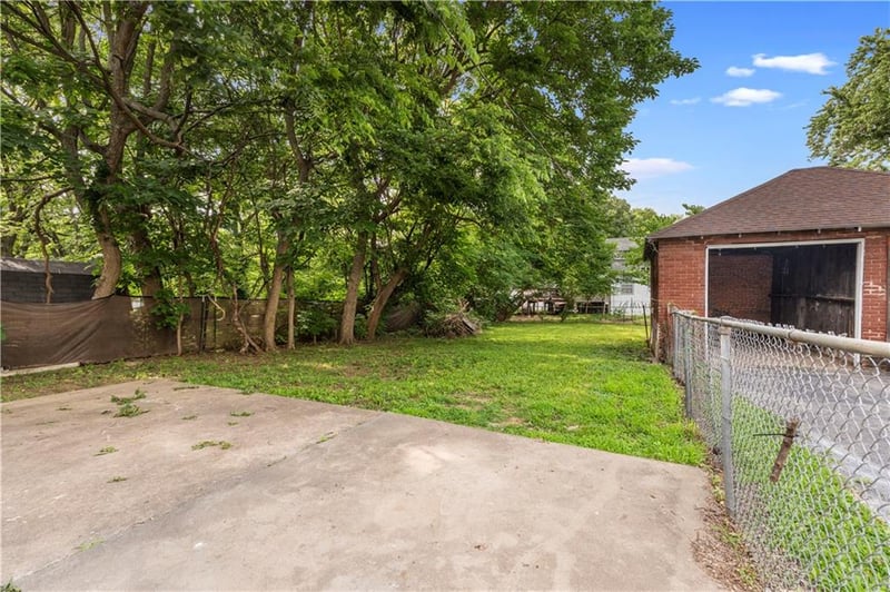 506 W Walnut St, Nevada, MO 64772