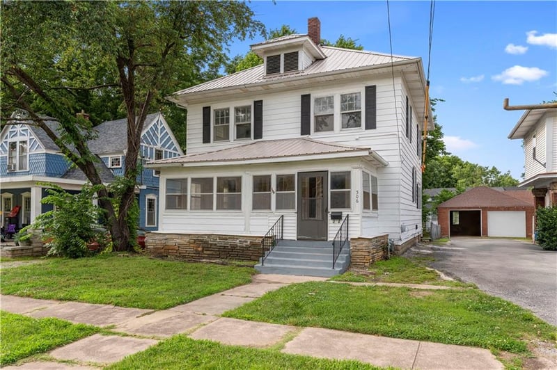 506 W Walnut St, Nevada, MO 64772