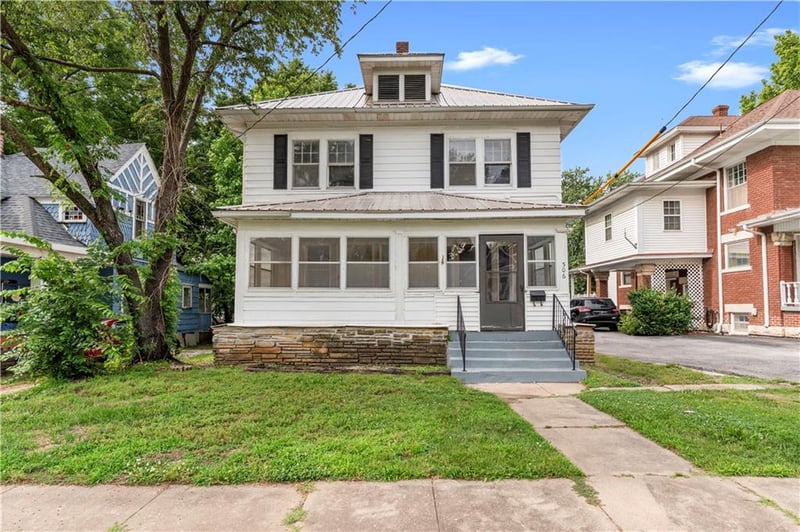 506 W Walnut St, Nevada, MO 64772