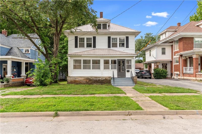 506 W Walnut St, Nevada, MO 64772
