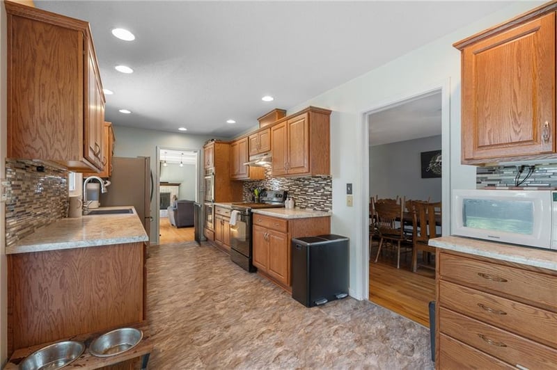10719 Cypress Ave, Kansas City, MO 64137