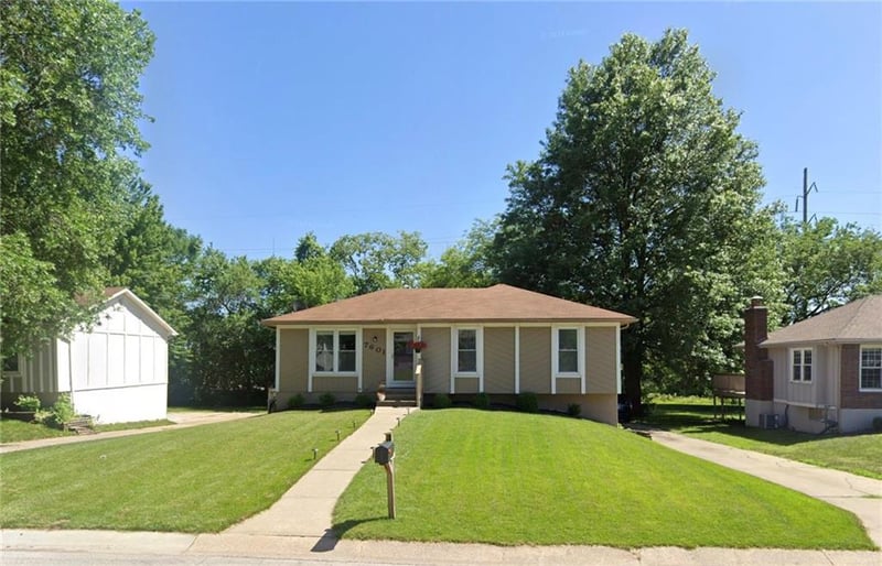 7601 134th Ter, Grandview, MO 64030