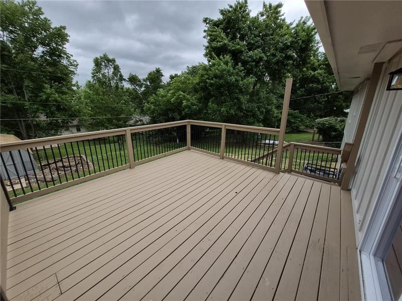 17008 2nd St, Independence, MO 64056