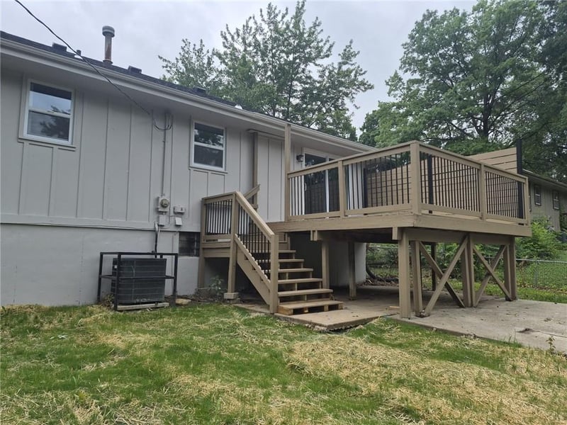 17008 2nd St, Independence, MO 64056