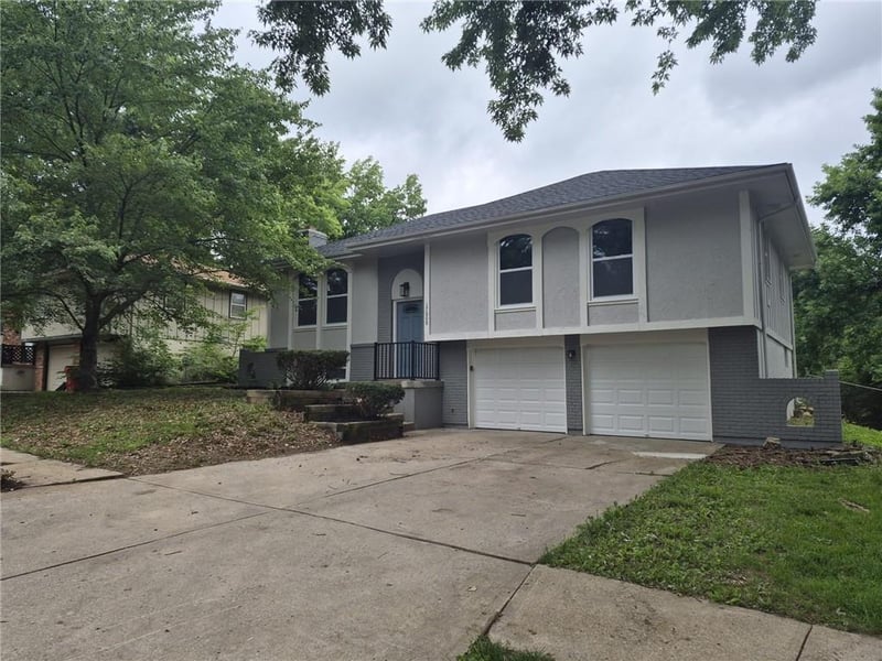 17008 2nd St, Independence, MO 64056