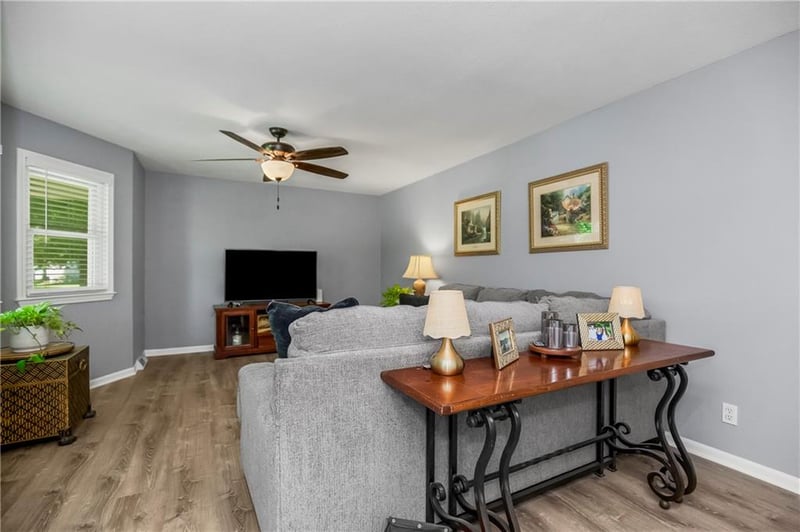 105 Continental Dr, Lansing, KS 66043
