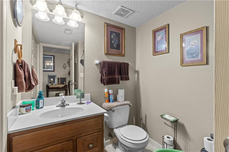 10563 46th Ter, Kansas City, MO 64133
