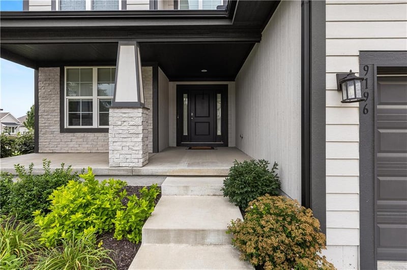 9196 Green Rd, Lenexa, KS 66227